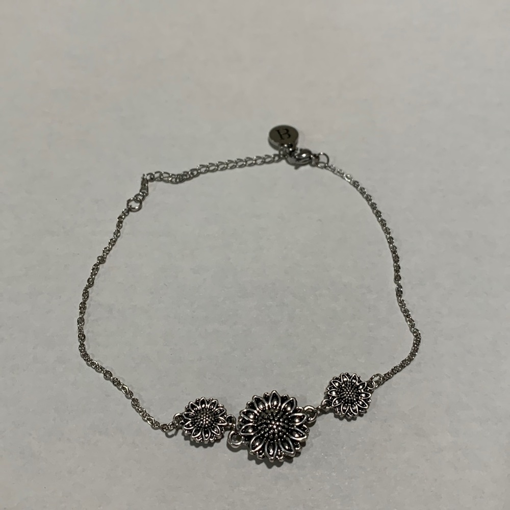 NWOT Silver Sunflower Bracelet